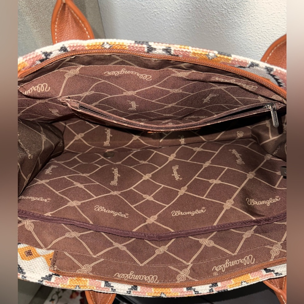 Wrangler Geometric/Aztec Woven Brown and Cream Tote - Picture 3 of 3